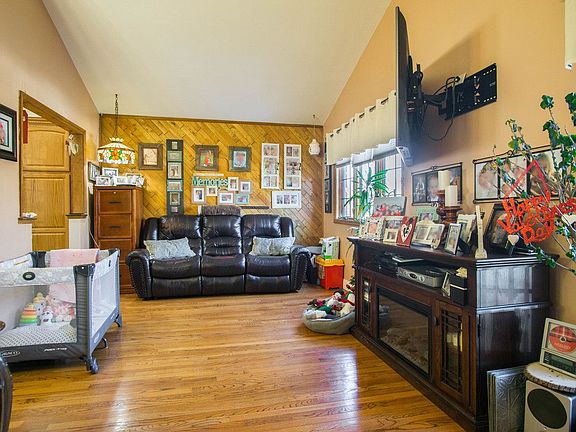 5th image of 398 Grantwood Ave