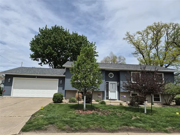 2068 Brookland Dr NE, Cedar Rapids, IA 52402