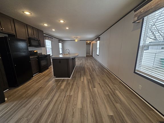 3rd image of 700 W Ridgeway Ave #302