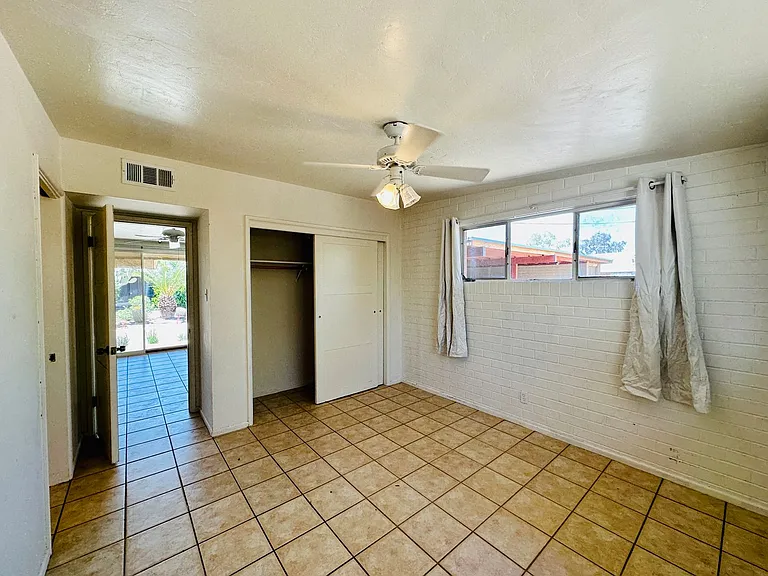 Brown4101-4117 — Photo 11