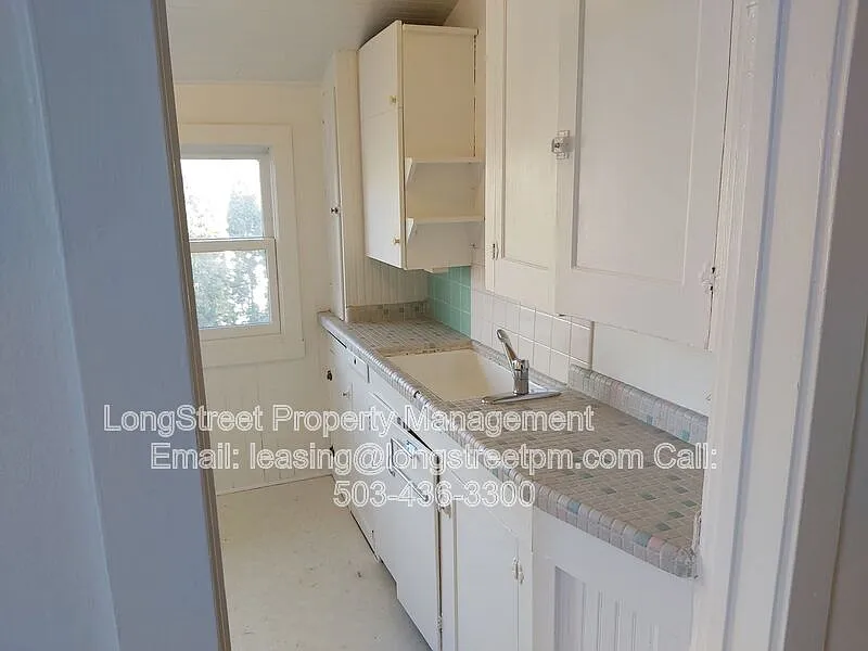 2 bed, 1.0 bath, 560 sqft, $1,695 — Photo 3