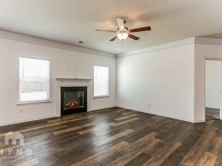 1582 Ribbon Mill Ln SW — Photo 4