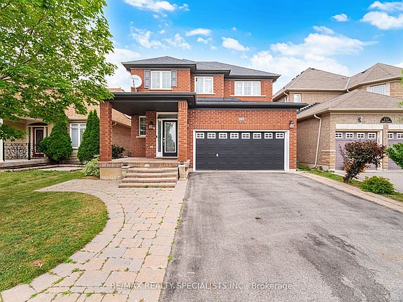 3rd image of 227 Minto Cres