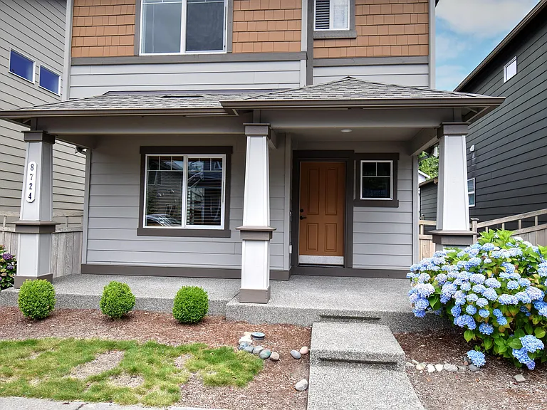 8724 Stockholm Ln NE — Photo 2