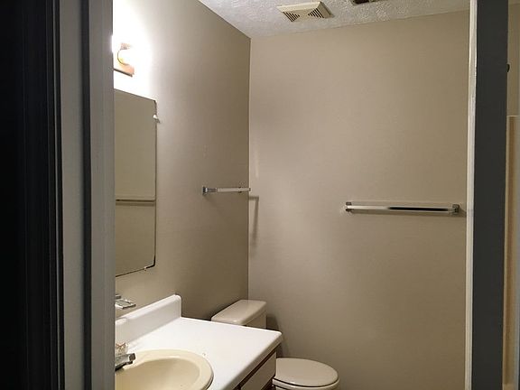 2nd image of 3305 Vaucluse Rd