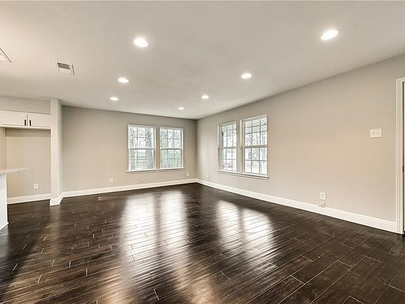 5th image of 937 Shoreline Dr