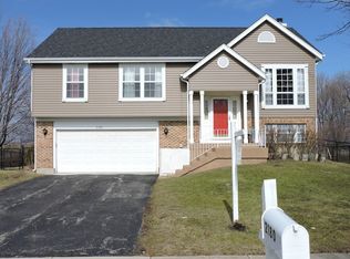 2180 Green Bridge Ln, Hanover Park, IL 60133