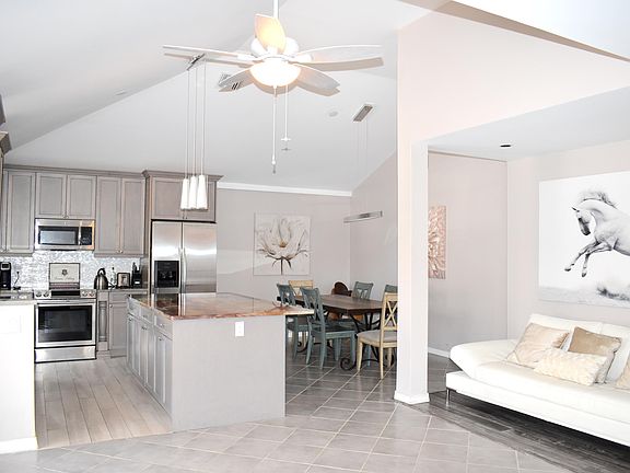 2nd image of 13477 Fountain View Blvd