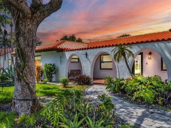 2101 River Ridge Dr, Sarasota, FL 34239