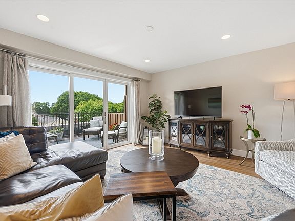 2nd image of 1 Saint Clare Rd APT 16