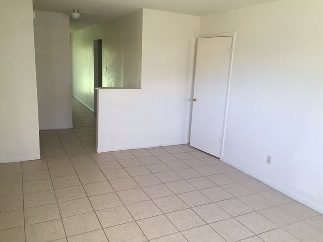 1st image of 7 Hollywood Dr