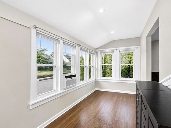 4th image of 56 Bergen Ave