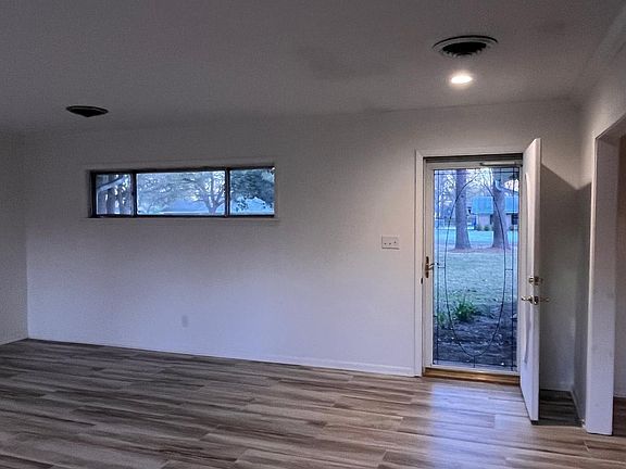 2nd image of 1154 Cloverdale Dr