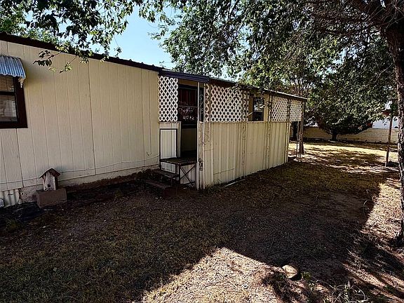 4th image of 303 Grayling Ln