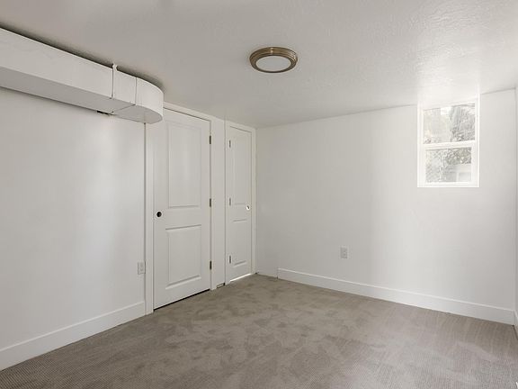 5th image of 870 E Parkway Ave