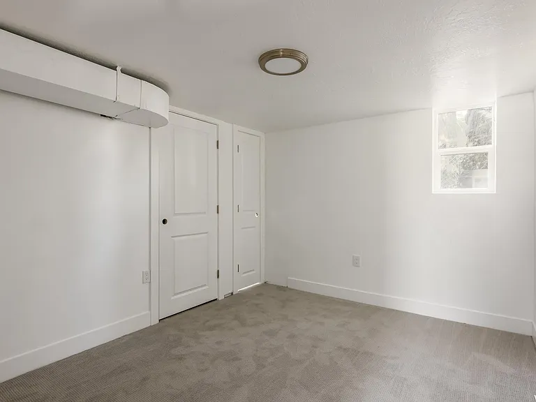 870 E Parkway Ave — Photo 5