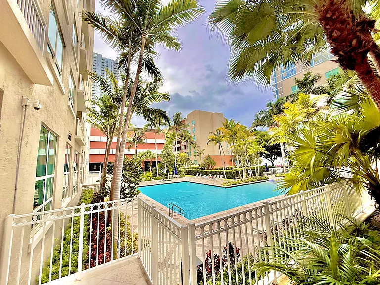 2000 N Bayshore Dr #201 — Photo 10