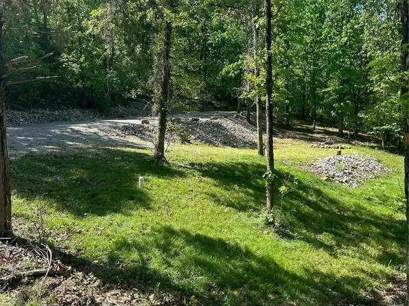 2185 Port Perry Dr, Perryville, MO 63775