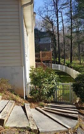5th image of 207 Sweetwater Hills Dr