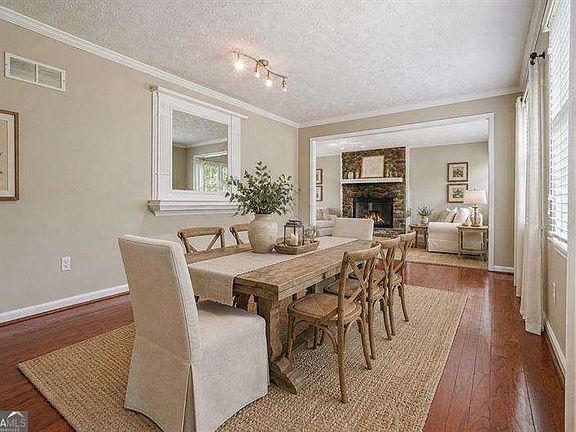 4th image of 308 River Bluff Dr