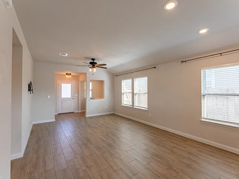 8209 McKamy Dr — Photo 9