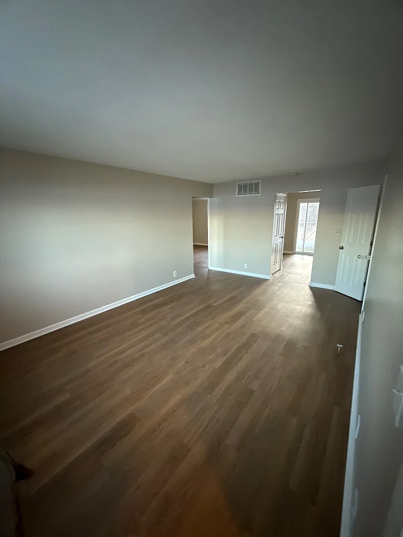 19 Lakeshore Drive Apt 10 - 19-4 — Photo 2