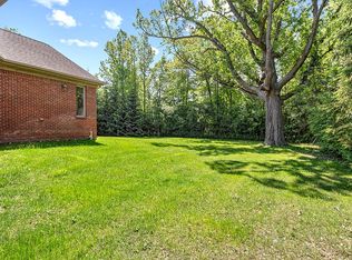 30125 Helmandale Dr, Franklin, MI 48025