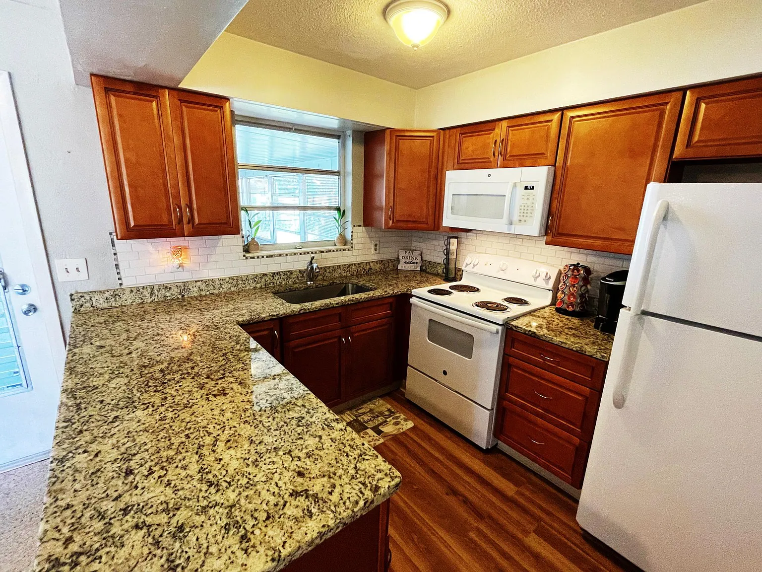 211 Fox Pl — Photo 4