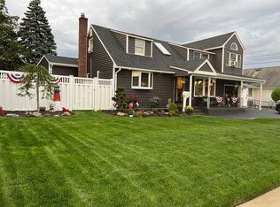 71 W Oak St, Farmingdale, NY 11735