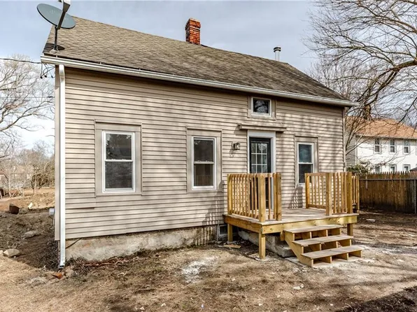 13 Earl St, West Warwick, RI 02893