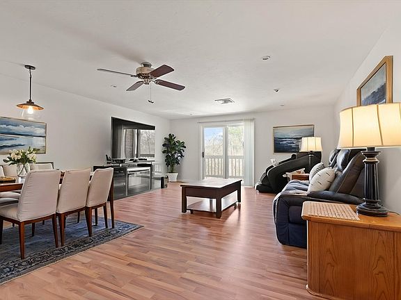 5th image of 37 Rose Ct Unit 37