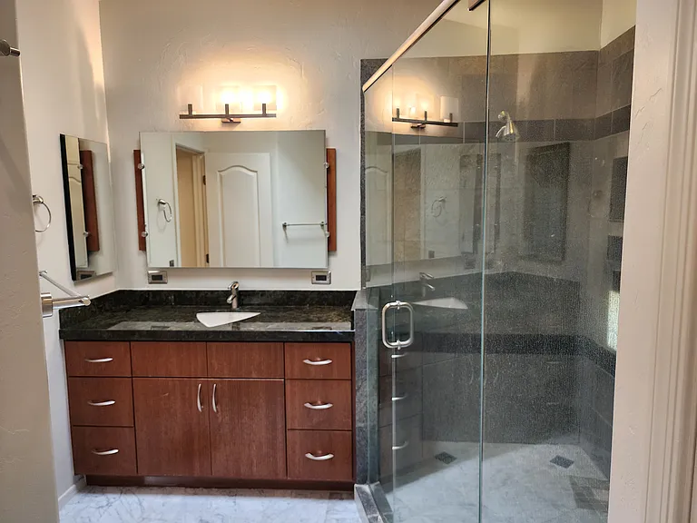 114 E Calle Zavala — Photo 14