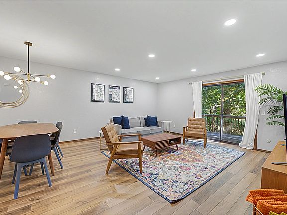 4th image of 7 Melinda Ln