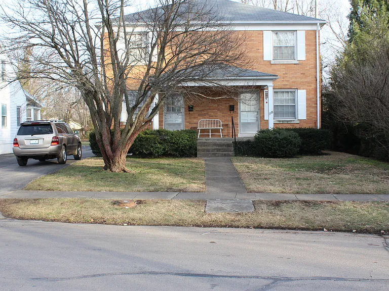 1574 Elizabeth St — Photo 14