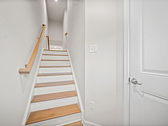 3rd image of 3005 Olivetre Dr