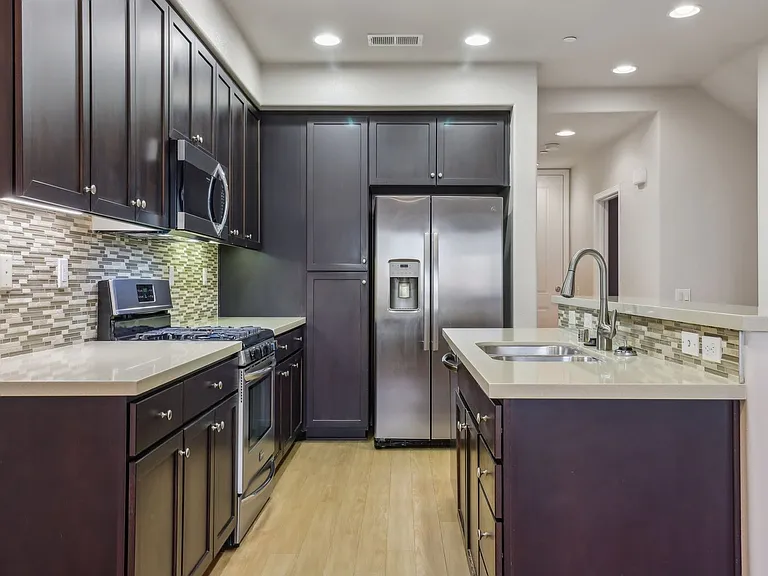 Costa Pointe Luxury 3-4 Bedroom Townhomes — Photo 49