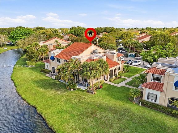 2nd image of 567 Racquet Club Rd APT 18