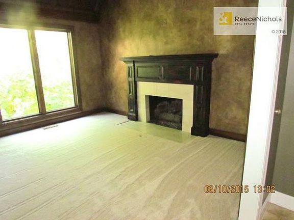 Comfortable den/ study - see built ins, next photo