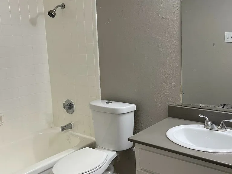 El Rancho Escondido Apartments — Photo 7