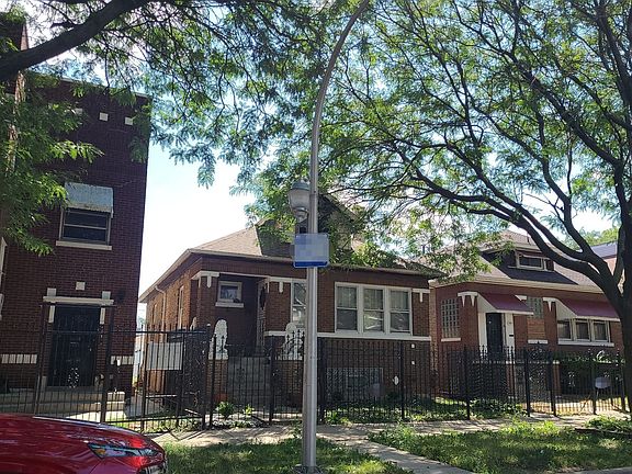 3rd image of 1711 N Lorel Ave