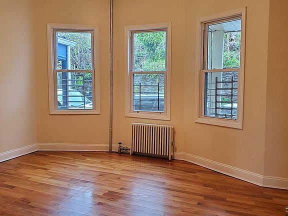 3rd image of 21 Van Cortlandt Park Ave APT 1
