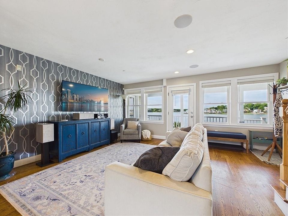 1st image of 7 Bay St #3