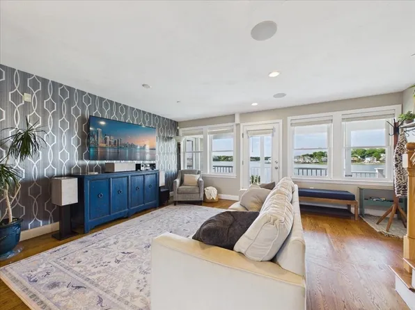 7 Bay St #3, Hull, MA 02045
