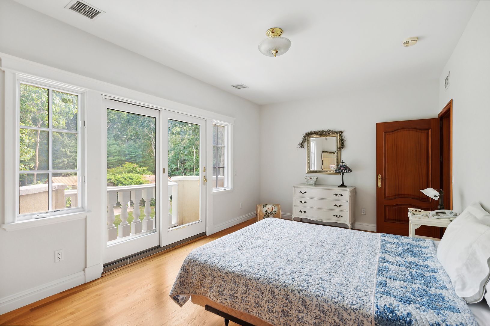  Guest bedroom ensuite/ Second floor