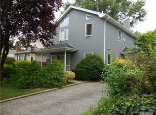 41 Sagamore Hill Dr #B, Port Washington, NY 11050