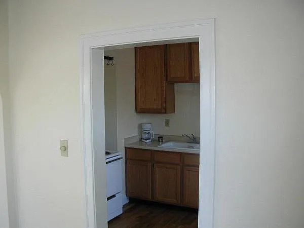 366 S Lincoln St — Photo 2