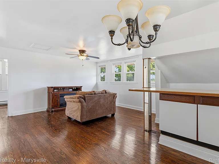 504 Clinton Ave — Photo 26