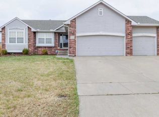 1055 N Meadow Rd, Valley Center, KS 67147