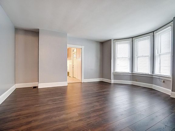 4th image of 919 Greenwood Ave