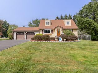 4 Surrey Ln, New City, NY 10956